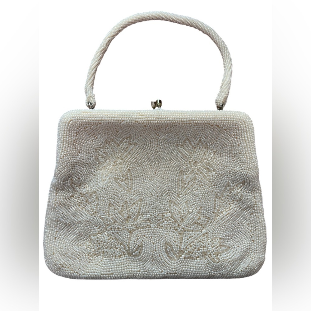 La Regale Elegant Cream Beaded Clutch